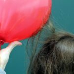 Attractive-electric-force-between-hair-and-balloon